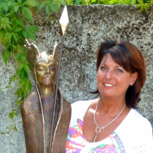 Bronzeskulpturen und Schmuckanhänger von Gabriele Plössner